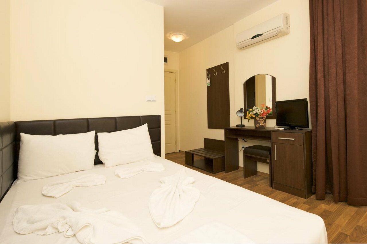 Golden Ina Hotel 4*