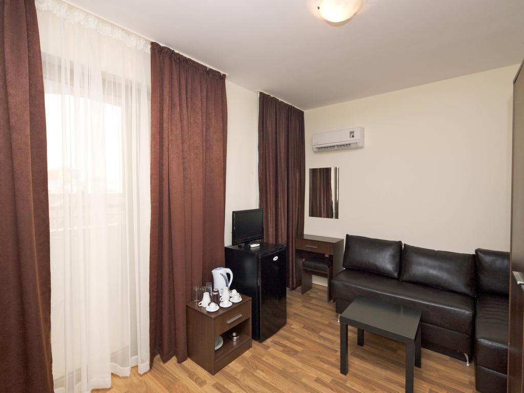 Golden Ina 4*